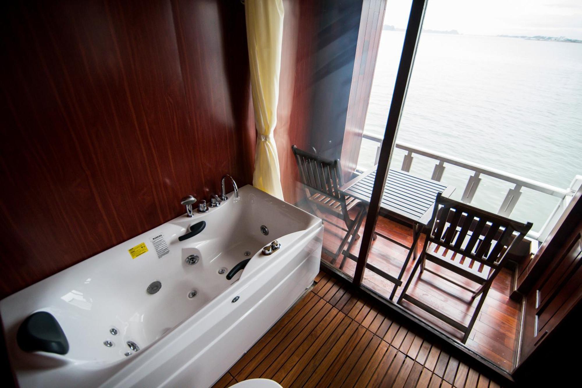 Hotel Renea Cruises Halong à Hạ Long Extérieur photo
