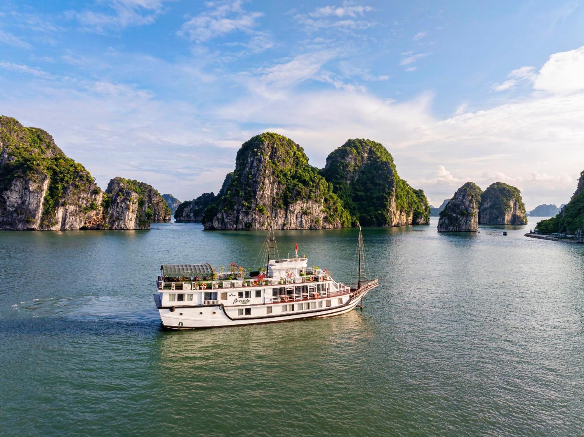 Hotel Renea Cruises Halong à Hạ Long Extérieur photo
