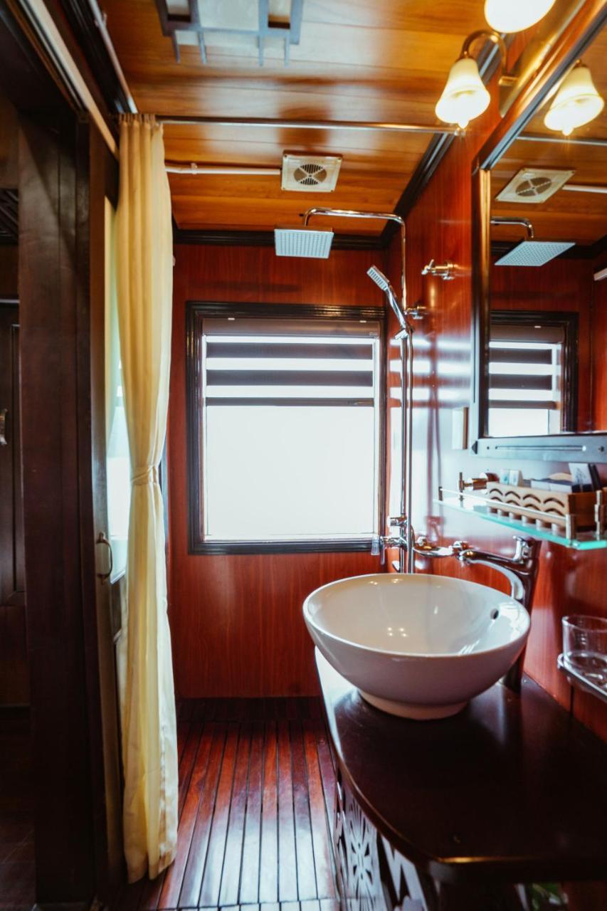 Hotel Renea Cruises Halong à Hạ Long Extérieur photo