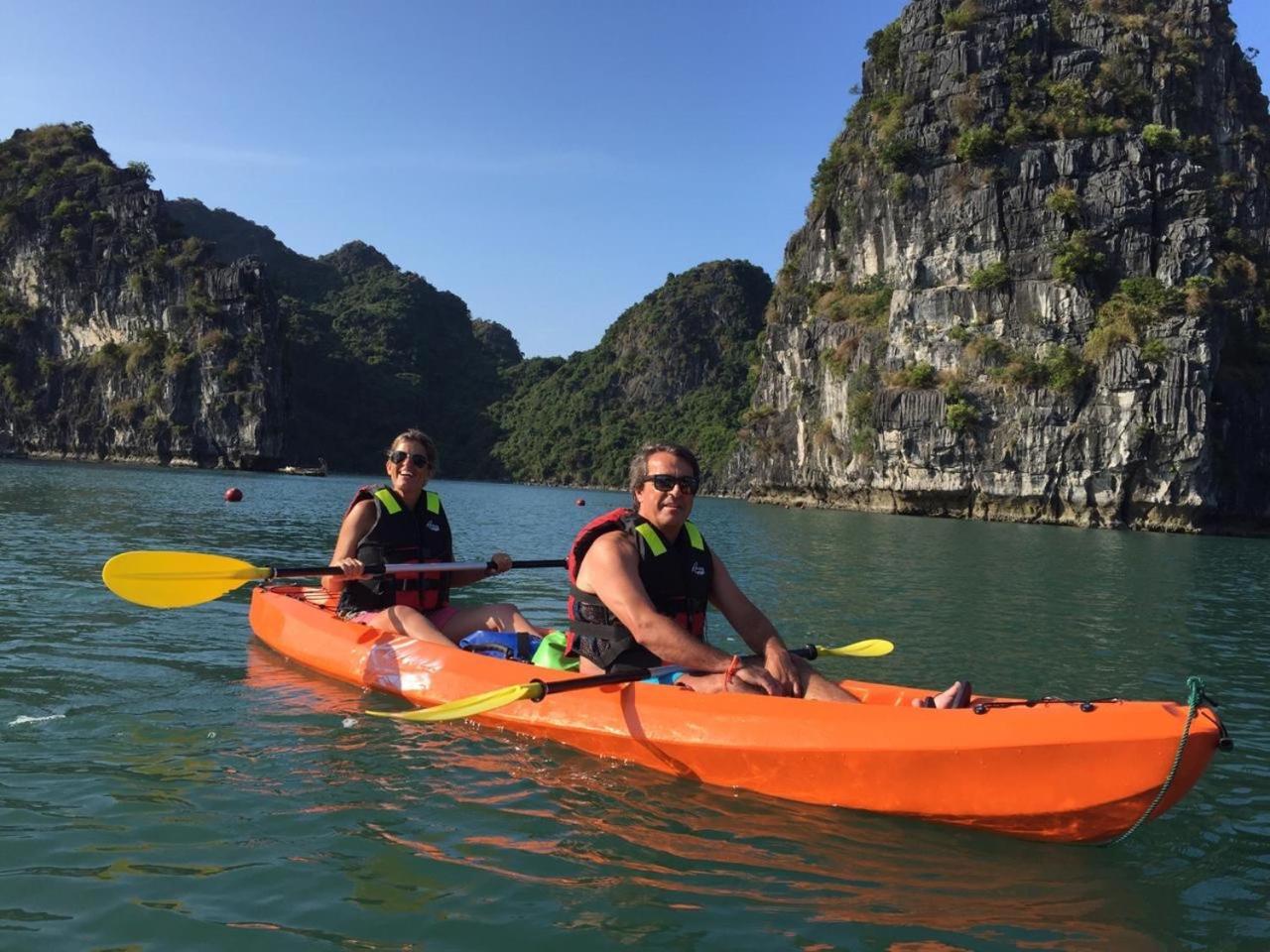 Hotel Renea Cruises Halong à Hạ Long Extérieur photo