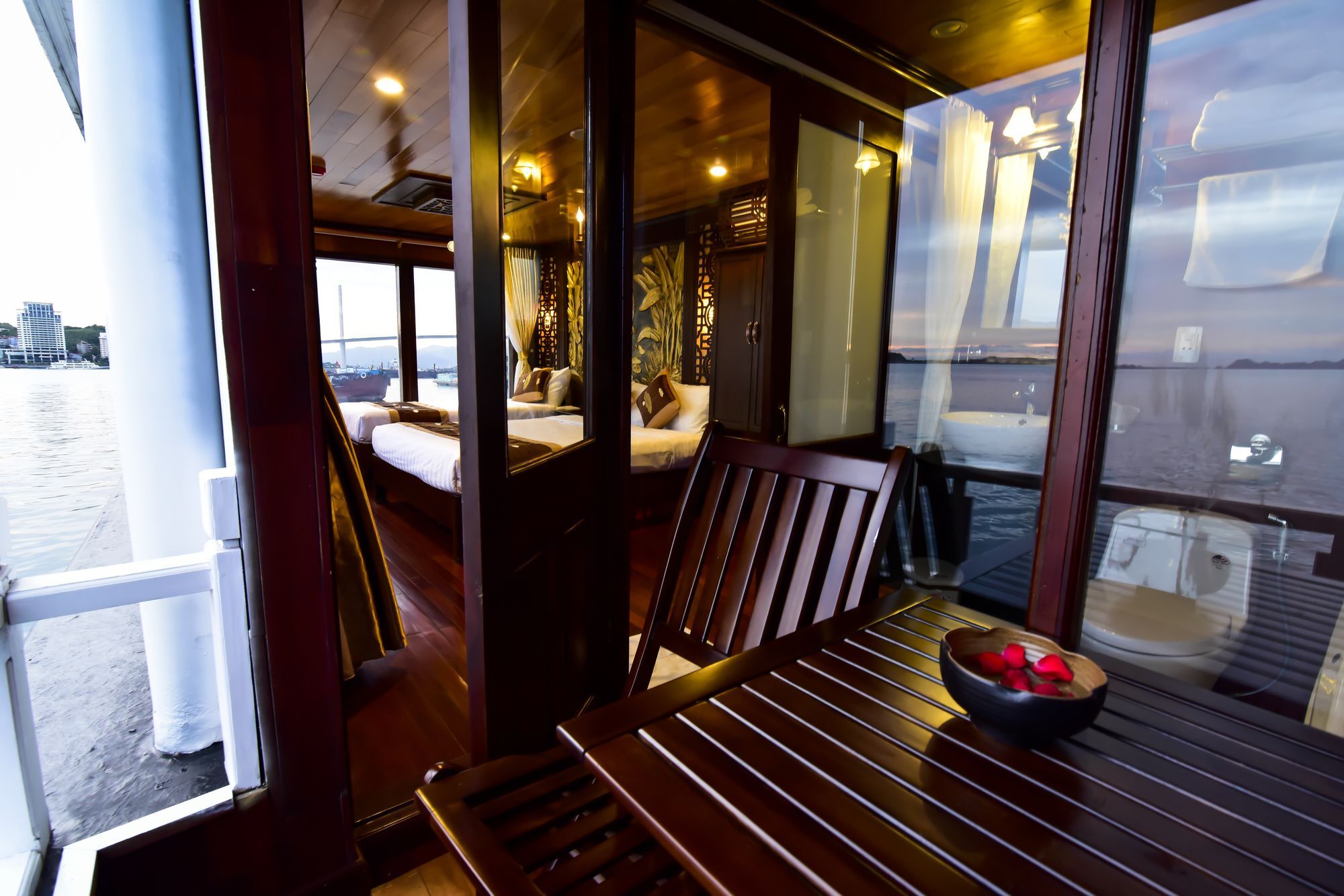 Hotel Renea Cruises Halong à Hạ Long Extérieur photo