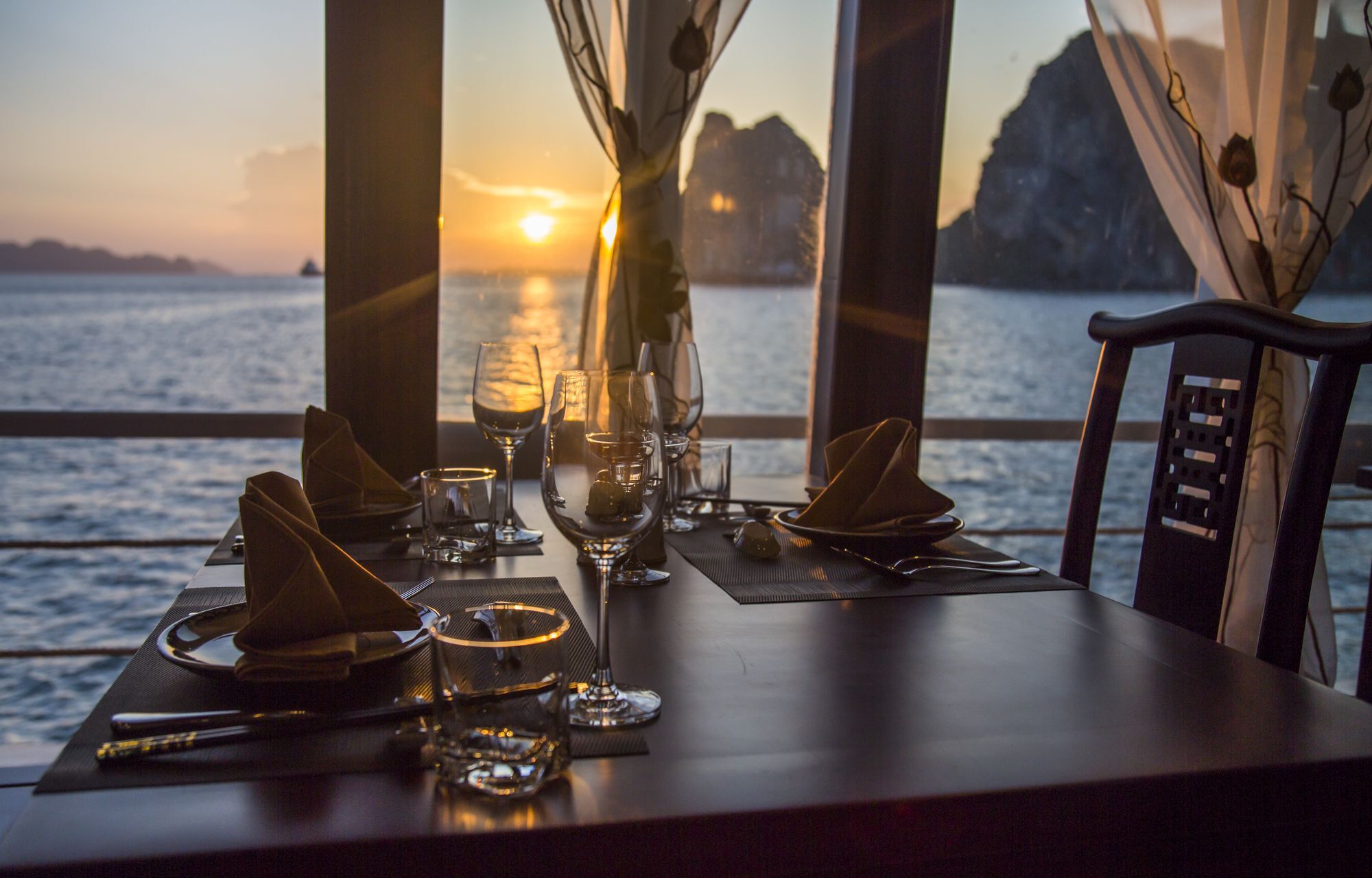 Hotel Renea Cruises Halong à Hạ Long Extérieur photo