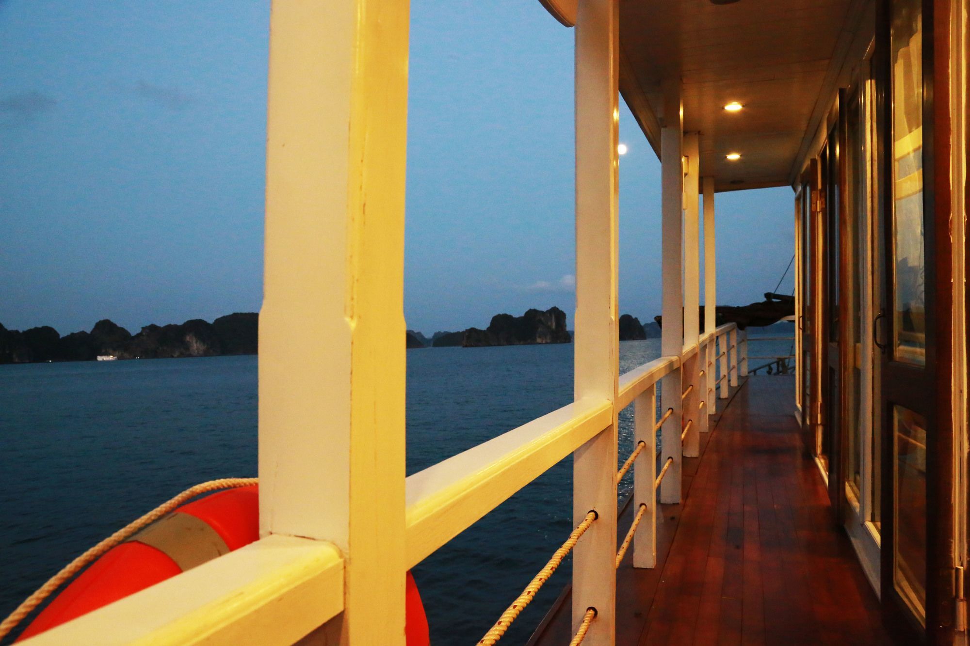 Hotel Renea Cruises Halong à Hạ Long Extérieur photo
